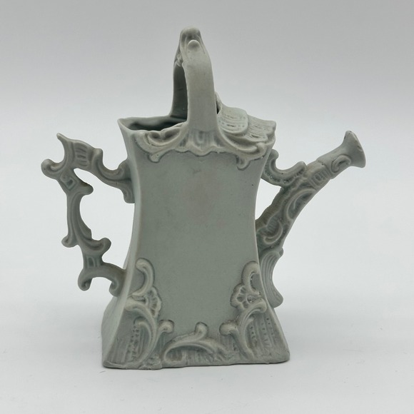 Schafer & Vater Jasperware Green Watering Can with Cameo Girl Figurine - Picture 2 of 5